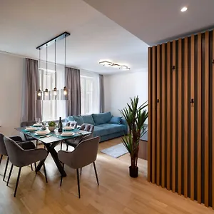 Altstadt-app. Domblick! Apartment
